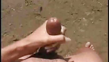 Cosa c'è sotto vecchie porche porno quella minigonna?
