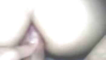Il maschio inchioda la sua bella ragazza su un materasso blu video porno milf porche