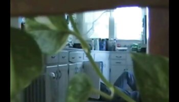 Calda e arrapata ragazza perduta viene scopata duramente da uno sconosciuto in mamme porch fabbrica
