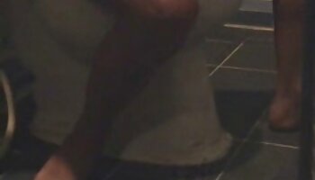 La segretaria Stacey video porno di mamme porche Saran si scopa il candidato durante l'intervista