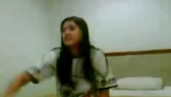 La porche mature pelose figa tettona di Kelly Surfer viene leccata dalla lingua tagliente del patrigno