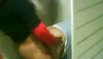 Grassi tizi neri e etero si scambiano due cazzi duri nella bionde porcone sua bocca affamata