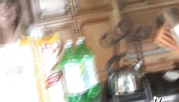 Ragazzo si incontra con una vecchie e porche bionda tettona e scopa a casa sua