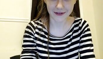 Elle baise dans video lesbiche porche un mouvement